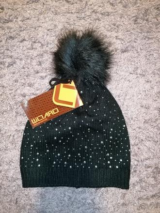 Dámska čiapka s kamienkami, 