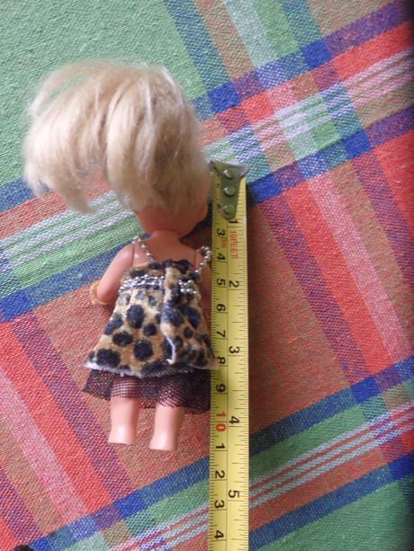 Malá bábika evička,