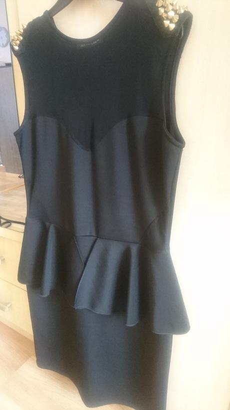 Čierne šaty s aplikáciou, m