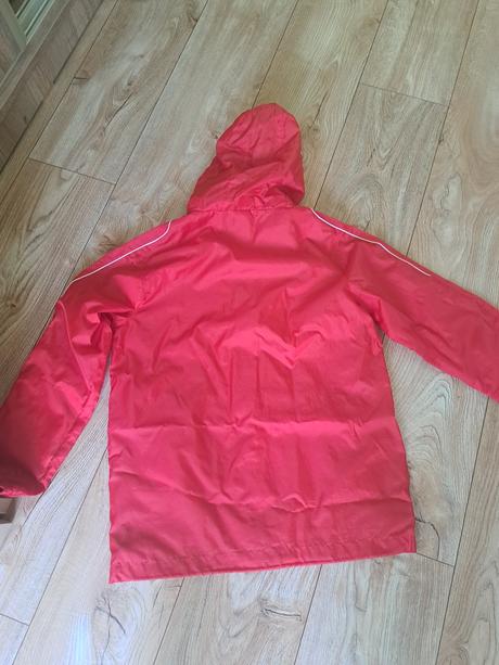 Nepremokavá bunda, 152
