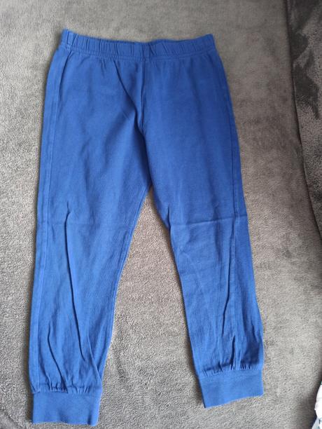 Pyžamo 110/116, lupilu,110