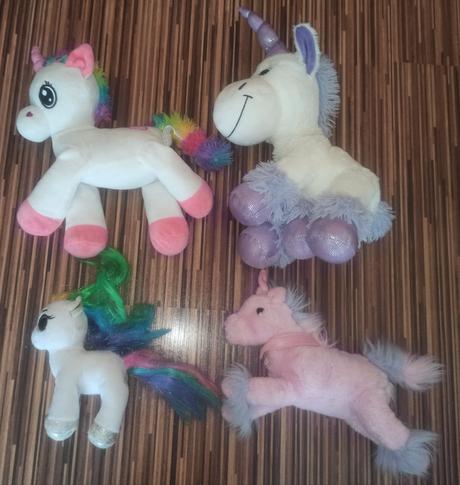 Rozne jednorozce plysaky, 