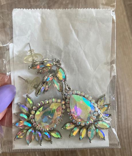 Krásne elegantné farebné naušnice, 