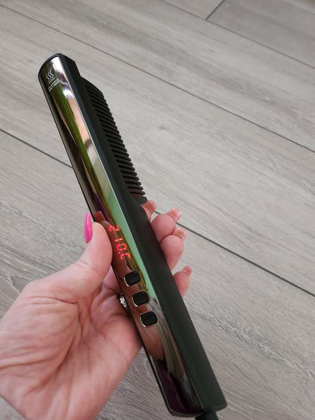 Elektrický výhrevný hrebeň s digitalnym displejom, 