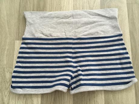 Pásikavé šortky, 152