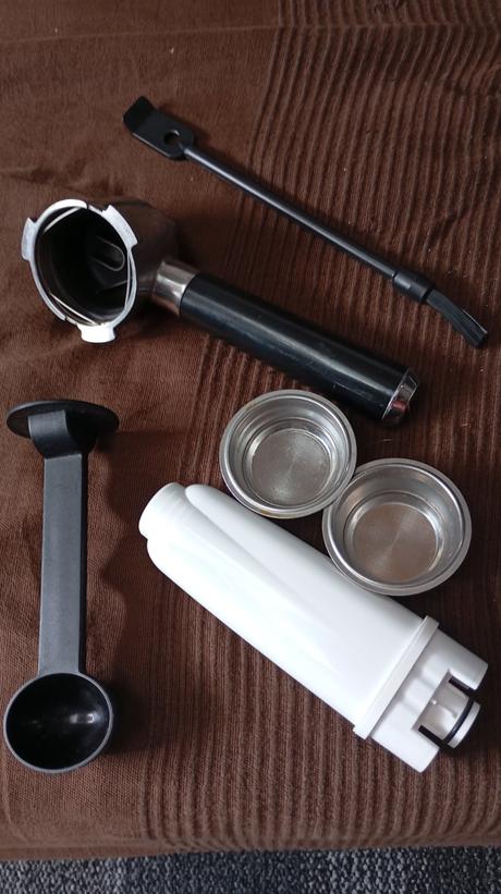 Kavovár delonghi ec 820.b, 