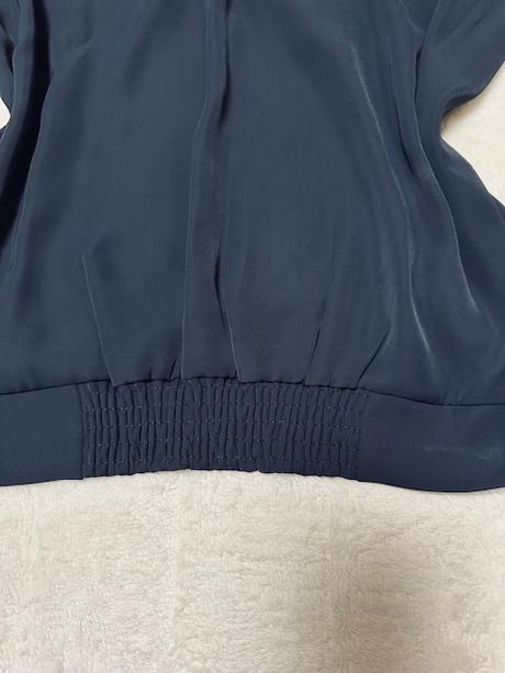 Tmavomodrá blúzka so zipsom cez plece, l / m