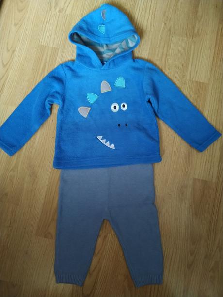 Mikina a tepláky, 74