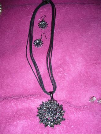 Suprava nahrdelnik +naušnice, 