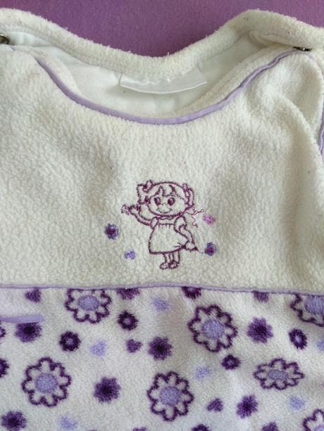 Teplý mäkkučký spací vak s kvietkami a dievčatkom, okay