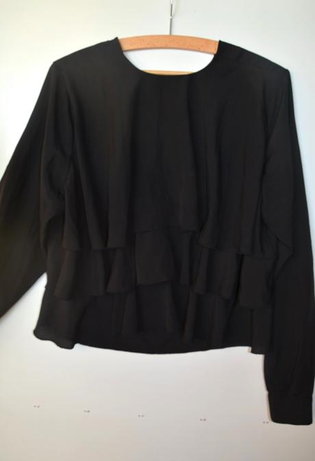 Blúzka s volánmi monki s poštou, m