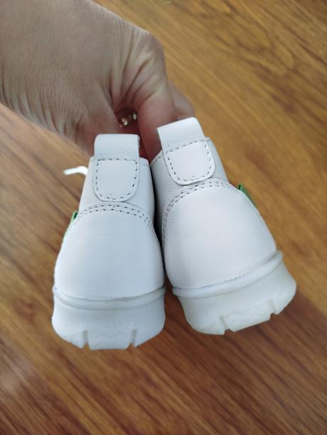 Biele kožené topánky, 20