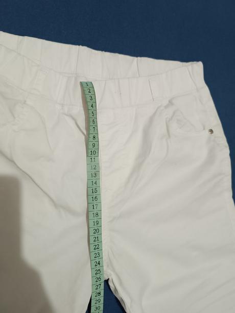 Capri nohavice, 30