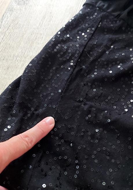 Šaty s flitrovanou sukňou, yigga,146