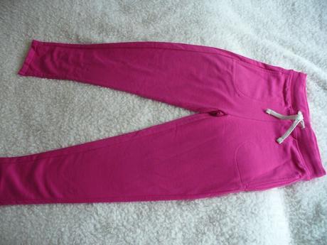 Cyklámenové tepláky 8-9 rokov, 134