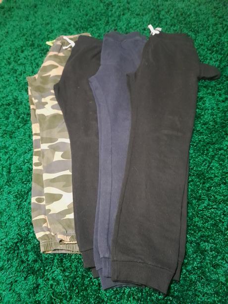 Tepláky  +4 gratis, 158