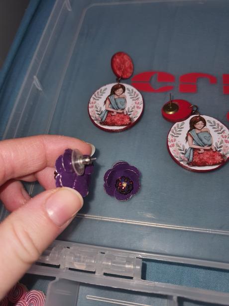 Fialové náušničky kvietky 1 eur, 