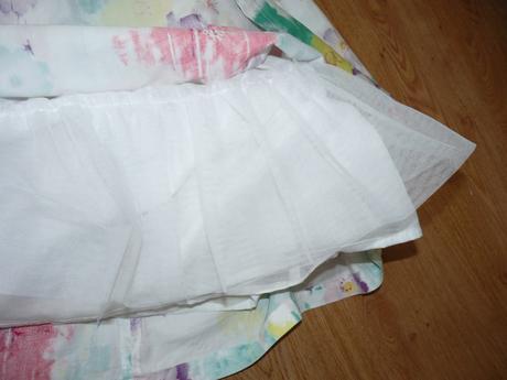 Kvetove so sirokou suknou, 146