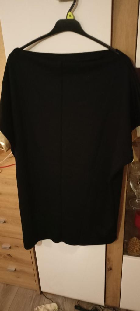 Dámske šaty alebo tunika so zlatým lemom na rukavo, 