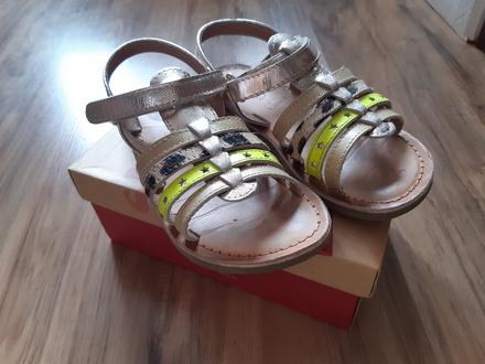 Kožené sandálky, 29