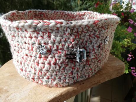 Hačkovaný košík z vlny, 