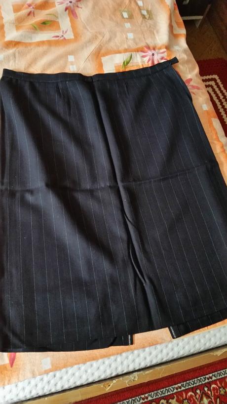 Tesilová sukňa, 52