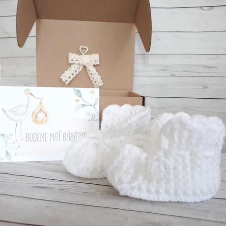 Budeme mať bábätko - ručne háčkované papučky v kra, <17