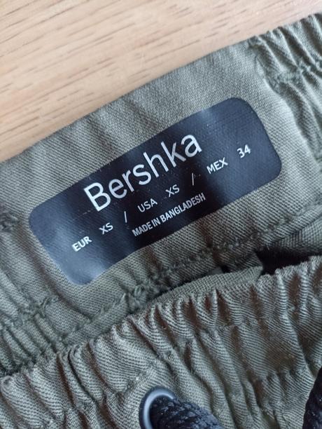Nohavice - top stav, bershka,34