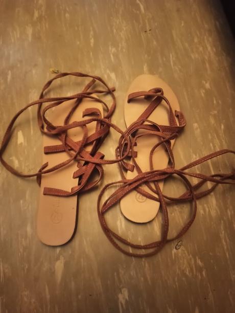 Remienkové šnúrkové sandále, 37