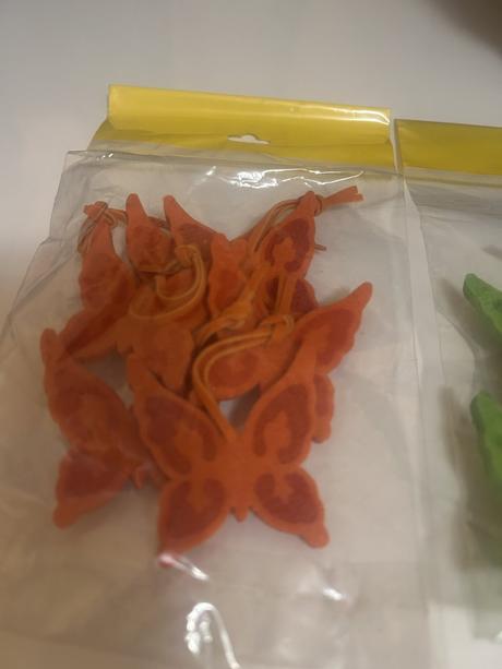 Dekoračné motýliky- 12 ks- cena spolu, 