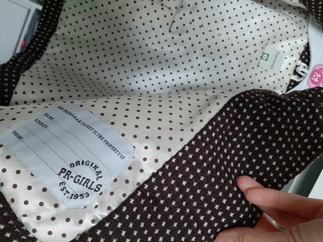 Úžasná kabátiková pelerínka, má otvory na ruky 2-6, prémaman,110