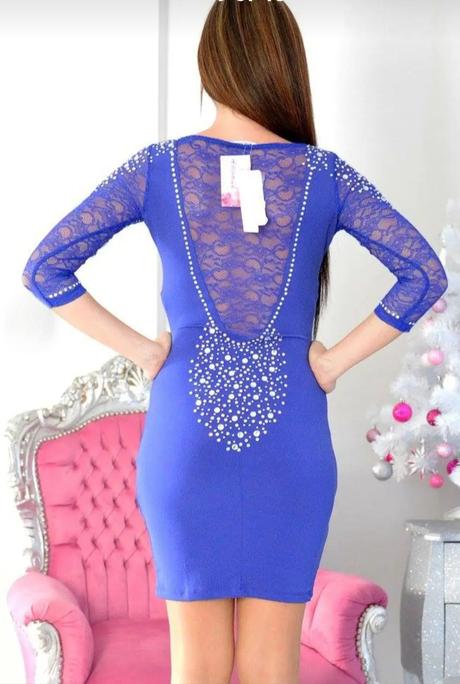 Extravagantné šaty, s