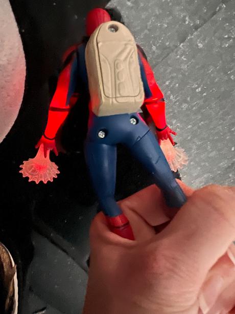 Marvel spyderman figúrka cca 20 cm svietiaca, 