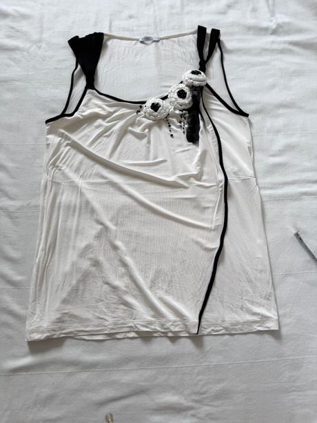 Elegantná blúzka top marella s 3d kvetmi, m