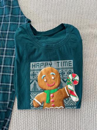 Krásne vianočné pyžamo, 158