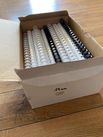 Plastové hrebene pre krúžkovú väzbu - 19 mm, 