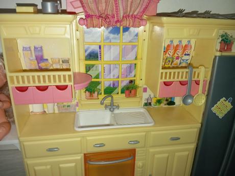 Barbie kuchyňa s riadikmi,