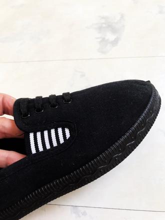 Zaujímavé tenisky, 37