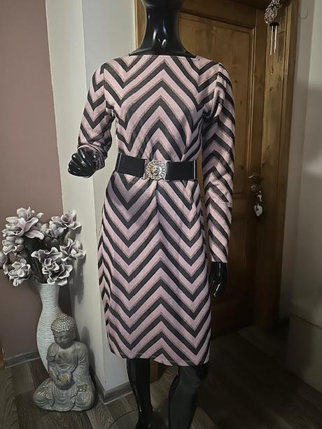 Ružové šaty so zlatou niťou zn. magenta, l / m