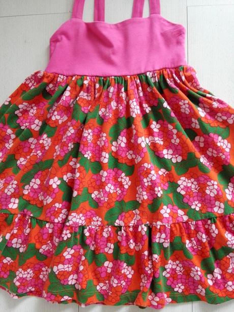 Šatičky farebné, upletove  vel. 104, 104