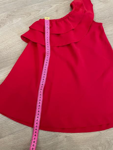 Šaty s volanom, 110