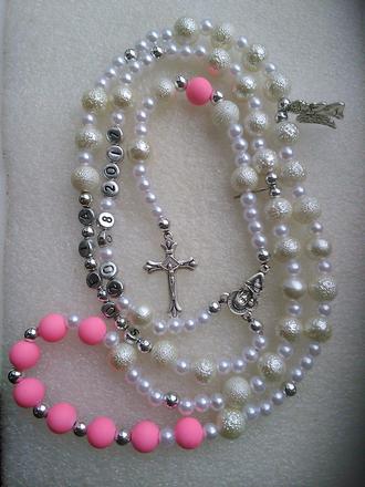 Ruženec s menom a dátumom, 