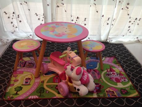 Detsky stolik a stolicky,koberec,odrazadlo,plysak,