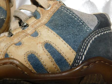 Kvalitne kožene topanky,na boku zips, 22