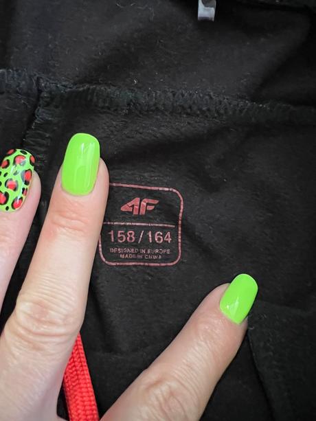 Športové nohavice, 158