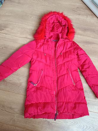 Hruba cervena vetrovka s, s