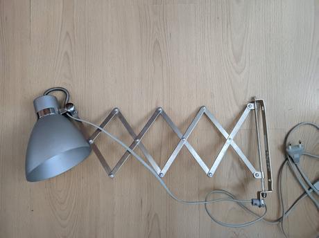 Naťahovacia lampa na stenu, 