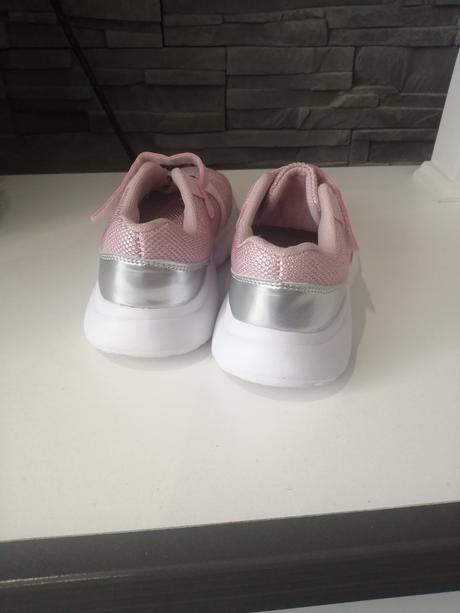 Dievčenské tenisky, 30