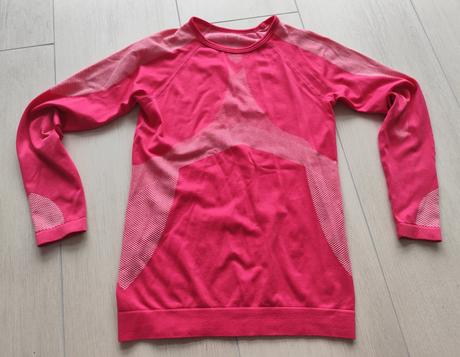 Predám dievčenské termo tričko, 134