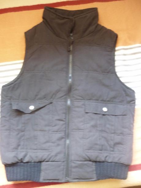 Cierna vesta, okay,40